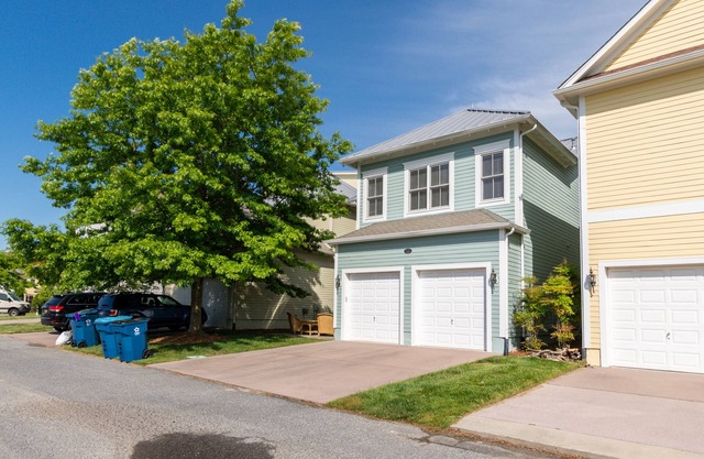 Single Family home in The Peninsula