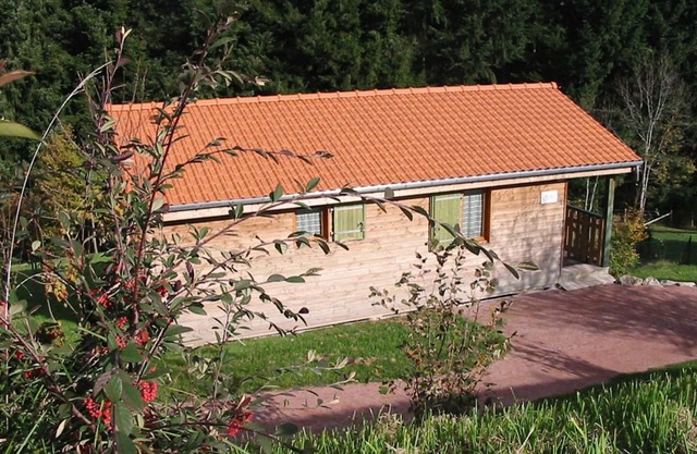 Single-story chalet with terrace, pets allowed