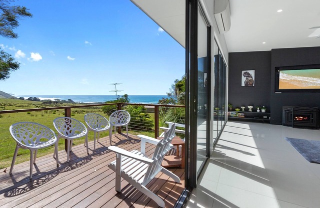 Skenes Retreat Of The Ocean Deck 