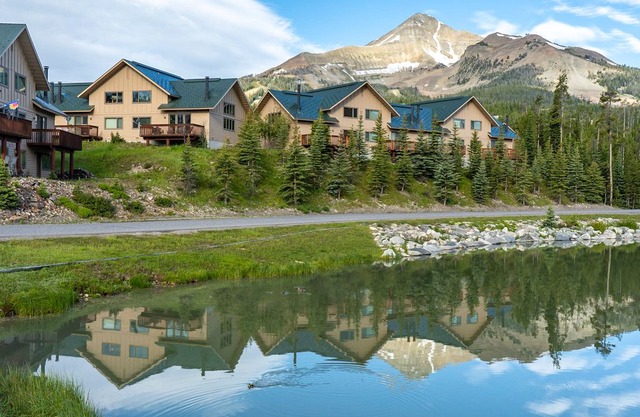 Ski-in/out stunning Big Horn condo - walking distance to ski resort & shopping!