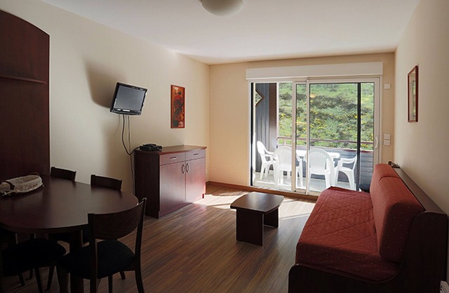 Ski-in/Ski-out Apartment in Peyragudes with Balcony and Spa Access