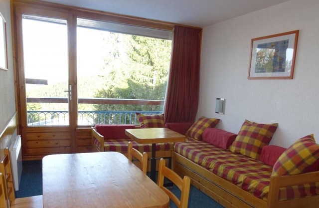 Foot Of The Slopes Mountain Fireplace Stove 