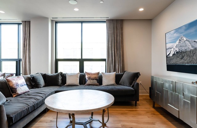 Skyview Penthouse- Luxury penthouse in downtown Bozeman with 30 night minimum