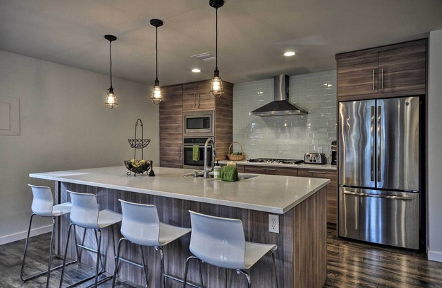 Waterfront Downtown Astoria 