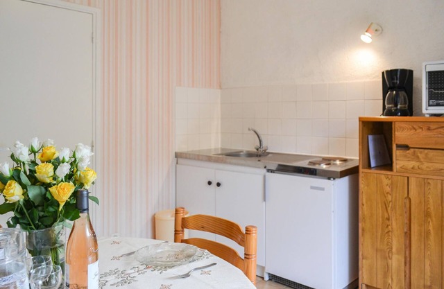 Small and neat cottage in Limeuil with room for 4 people.