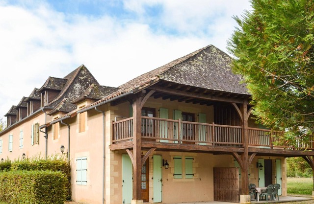 Small and neat cottage in Limeuil with room for 4 people.