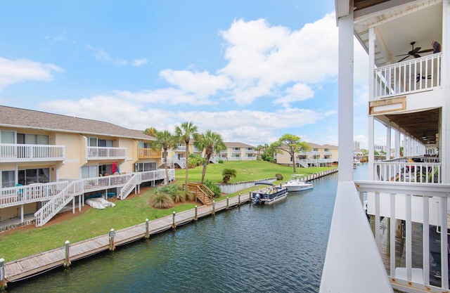 Snowbird Special Jan Feb! 🌊Canal View~pools~Walk2Beach~2BR Sandpiper Cove 4114