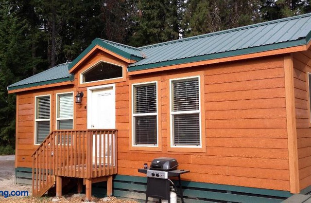 Snowflower Camping Resort Cottage 7