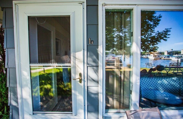 Snug Harbor Inn Sturgeon Bay 