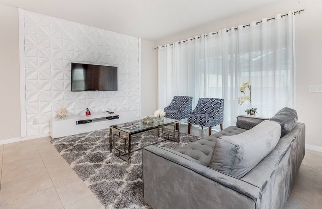 Solara Resort Townhome, 15 minutes from Disney!