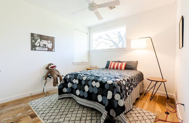 South Congress Contemporary Austin Retreat!