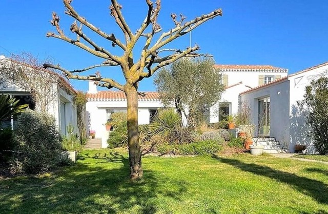 South-facing house, near the beach