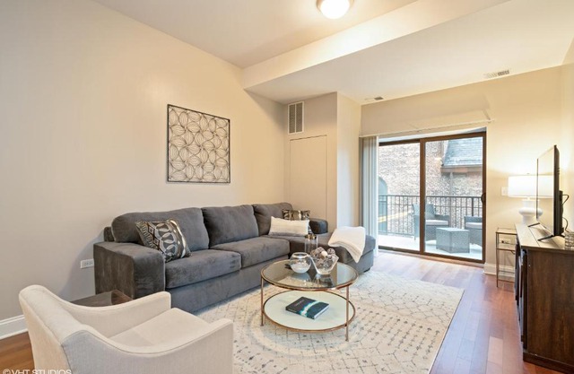 South Loop 2br Apartment Near McCormick