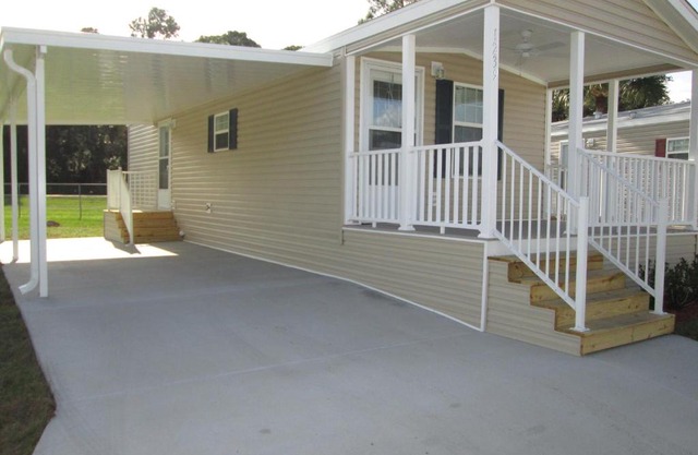 Southern Palms Park Model 13