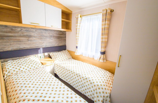 SP113 - Camber Sands Holiday Park - Sleeps 8 - Gated Deck - Private Parking - Close to Beach