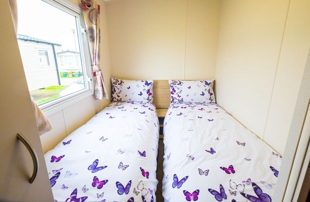 SP158 - Camber Sands Holiday Park - Sleeps 8 - 3 Bedrooms - 2nd Toilet - Decking - Private Parking