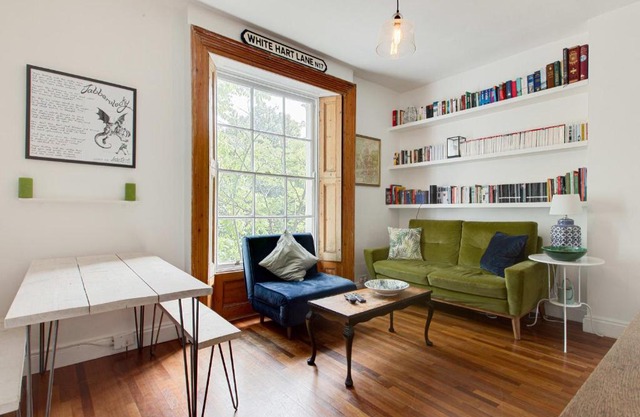 Spacious 1 Bed Apartment w/Terrace near Oval