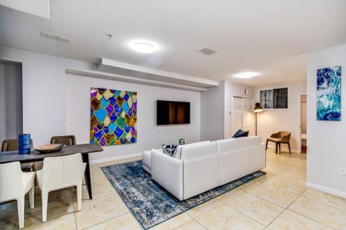 Spacious 1BD Apt in the heart of City