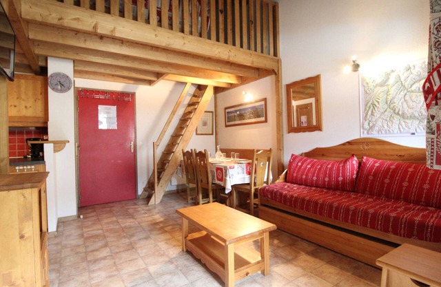 Lanslevillard Persons 