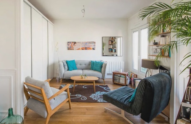 Spacious and bright apartment near Paris