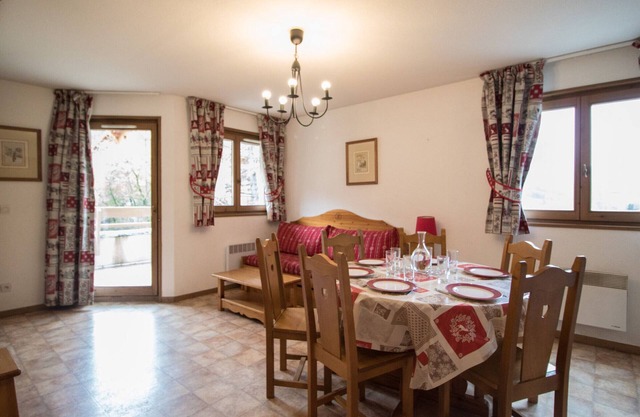 Lanslevillard Persons 