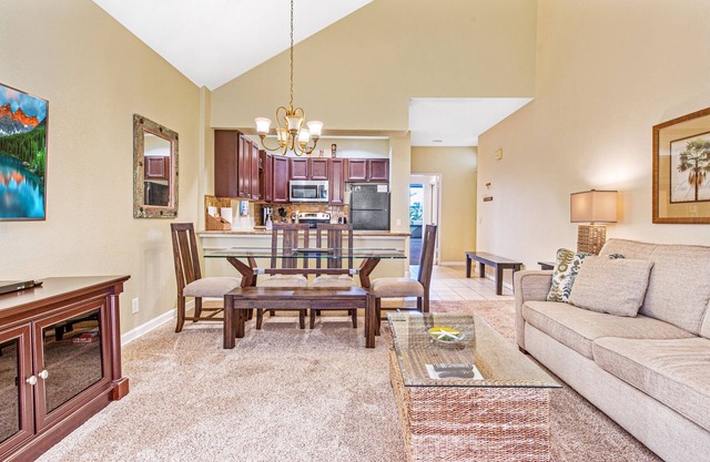 Spacious Beautifully Updated Condo, Large Lanai, Near Wailea Beaches