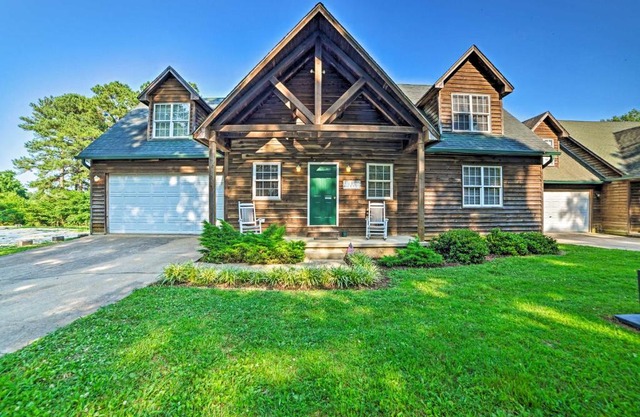 Spacious Cabin on Kentucky Lake with Large Deck!