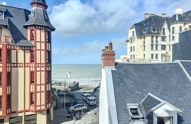 Spacious central duplex with views, 50m from beach, elevator, and WIFI