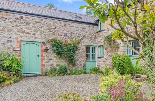 Holiday Draynes Persons Bedrooms 