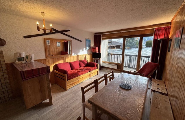 Spacious duplex 8 people with parking at the foot of the slopes in Auris en Oisans
