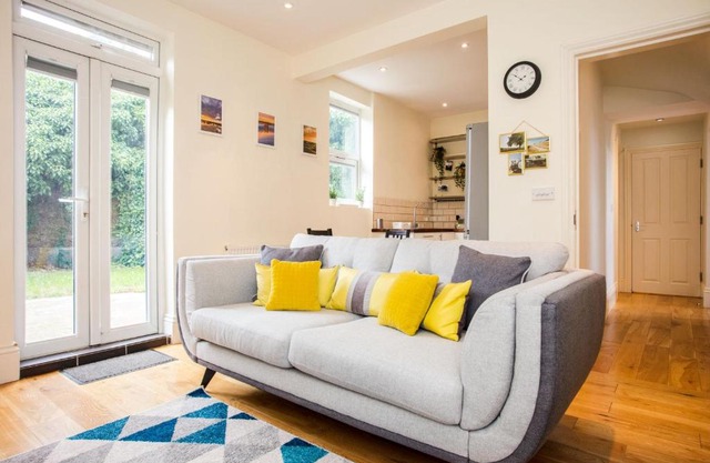 Spacious Garden Flat In Balham