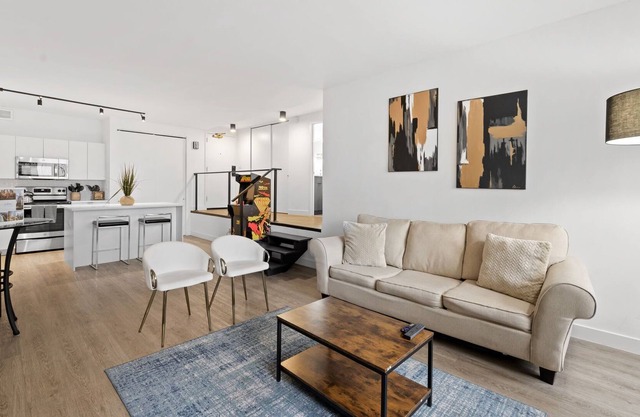 ‼️🔆Spacious Gold Coast Apartment | Rooftop Pool🔆‼️