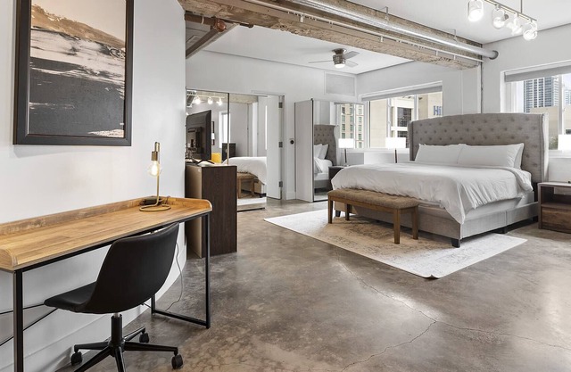 Spacious Loft on 5th St