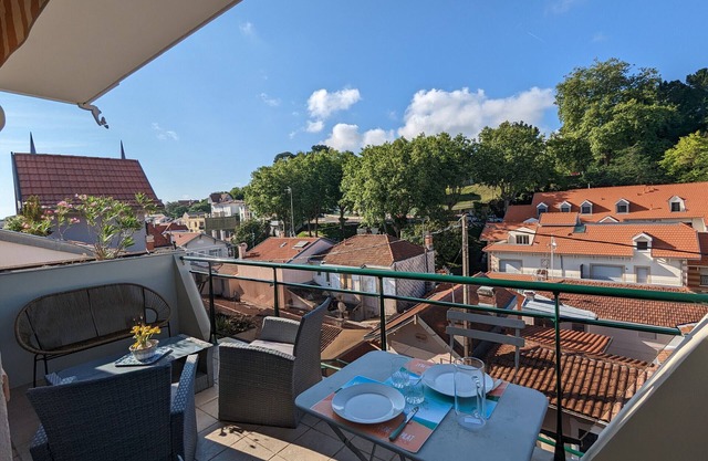 Spacious, Sunny T3 in Central Arcachon with Terrace, Parking, Near Park and Beach