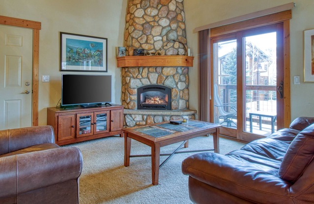Spacious two-story condo w/ a shared hot tub, furnished balcony, & gas fireplace