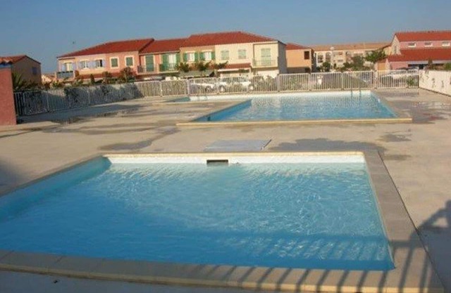 Spacious Villa with Pool, Sleeps 8, Near Shops & Beach in Le Barcarès