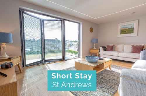 Square Green - No 16 Balcony