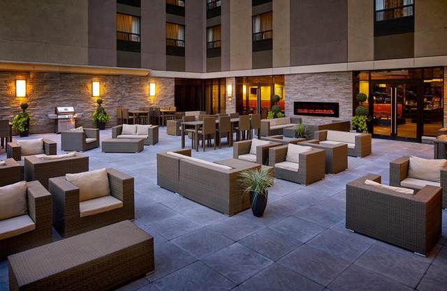 Staybridge Suites Hamilton - Downtown