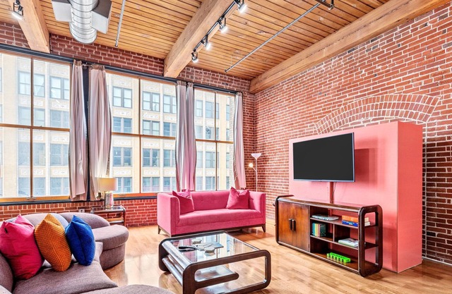 StaySTL-Extended Stays-BR Loft-Pets-W/D