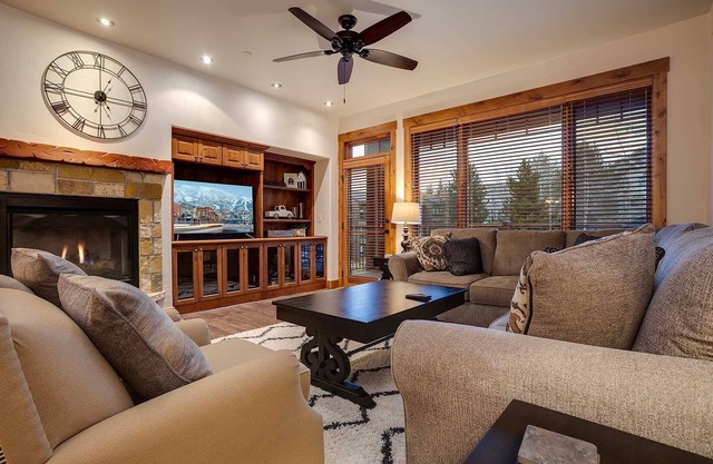 *Steps to Gondola* 5 Bedroom 5 Bath *