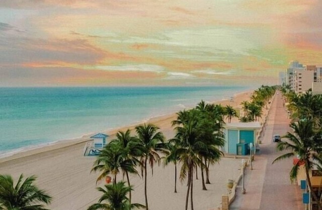 Steps to Sand and Pool | Hollywood Beach Stay