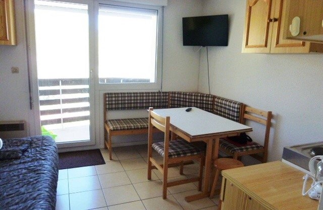 Studio 4 pers, near slopes with balcony and parking