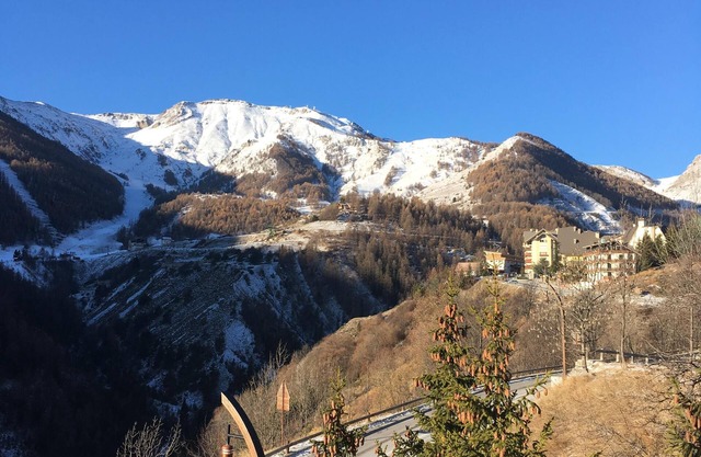 Studio AURON 4 people