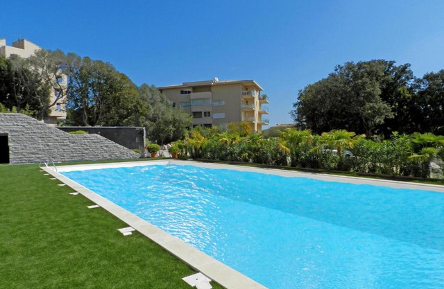 Studio Château-11 by Interhome