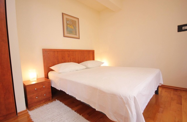 Studio flat near beach Komiža, Vis (AS-3035-c)