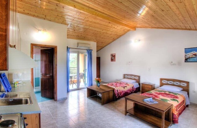 Vom Sandstrand Agios Georgios Pagi 