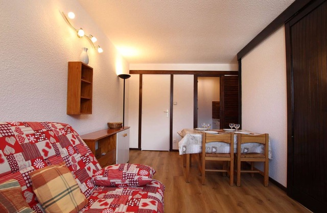 Studio sleeping area 4 pers, southwest balcony, Serre-Chevalier