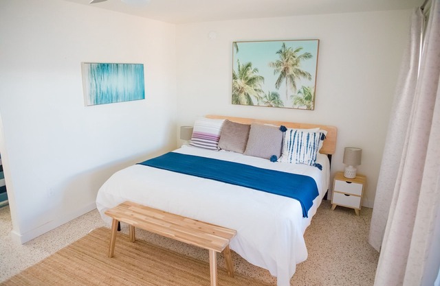 Studio Suite steps away from Lido Beach!