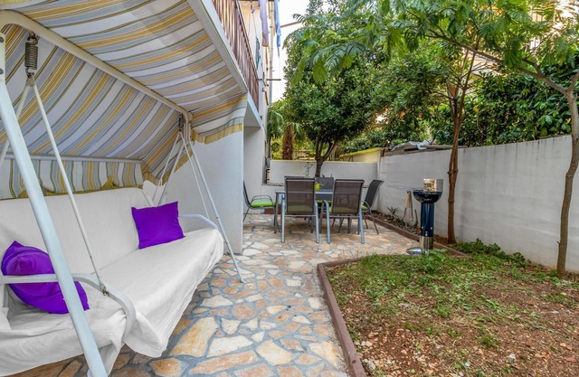 Stunning apartment in Selce with house sea view