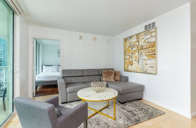 Stunning Clean 3BR APT @Brickell, Free Parking